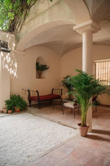 Casa Aguila Casco Antiguo Patio Privado Apartamento Caces Exterior foto